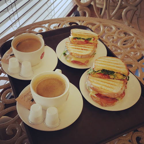 Opinii despre Dutch Delicious Bakery & Deli în Edmonton - Hospitality and gastronomy