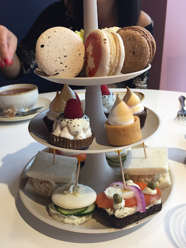 379 Richmond Rd, Ottawa, ON K2A 1Y8