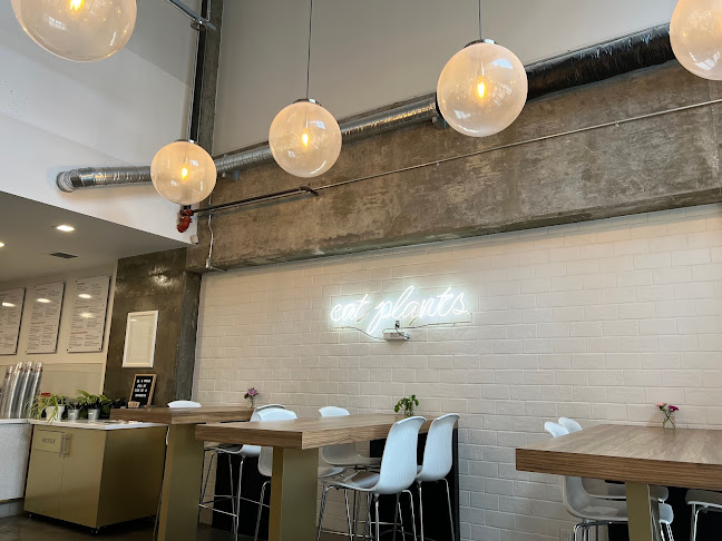 Opinii despre kb&co 104 St NW în Edmonton - Hospitality and gastronomy