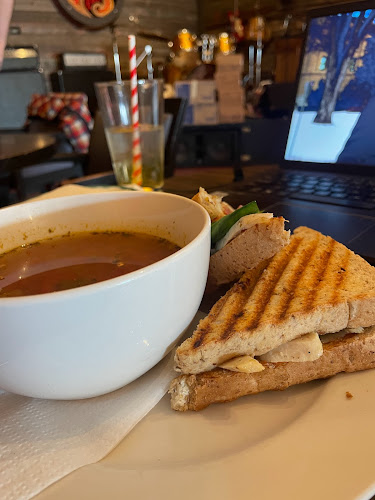 Comentarii opinii despre The Underground Cafe