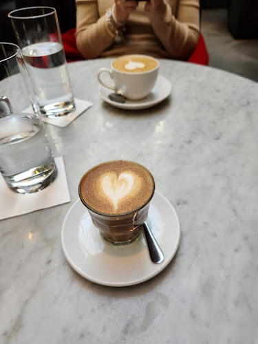 Comentarii opinii despre RH Courtyard Restaurant at RH Toronto