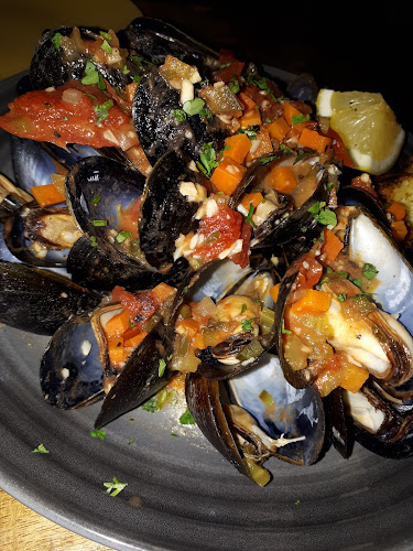 Mesa Fresca Kingston - Kingston