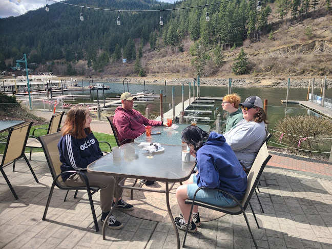 Opinii despre Moose Mulligans Public Eatery în Sicamous - Hospitality and gastronomy