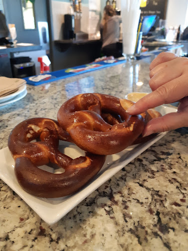 17103 James Mckevitt Rd SW, Calgary, AB T2Y 3W3