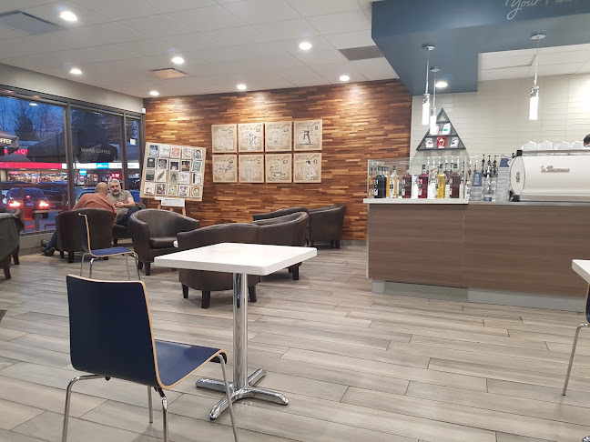 Waves Coffee House - Coquitlam Center - Hospitality and gastronomy