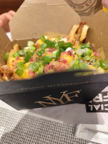 Opinii despre New York Fries Markville Mall în Markham - Hospitality and gastronomy