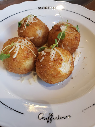 328 Wellington St W, Toronto, ON M5V 3T4