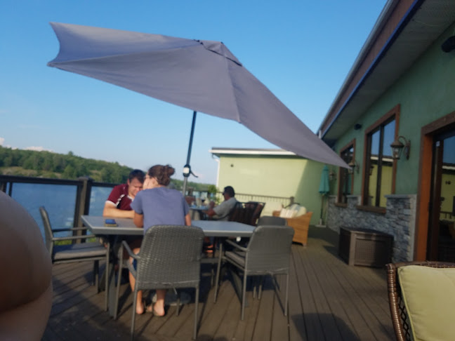 Pier Seventeen Hotel & The Pier Sports Bar - Hospitality and gastronomy