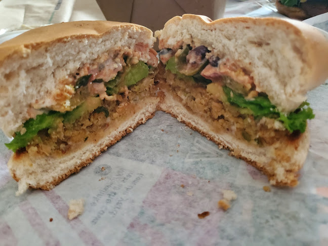 Opinii despre V Burger - 17 Ave - Ice Cream and Burger în Calgary - Hospitality and gastronomy