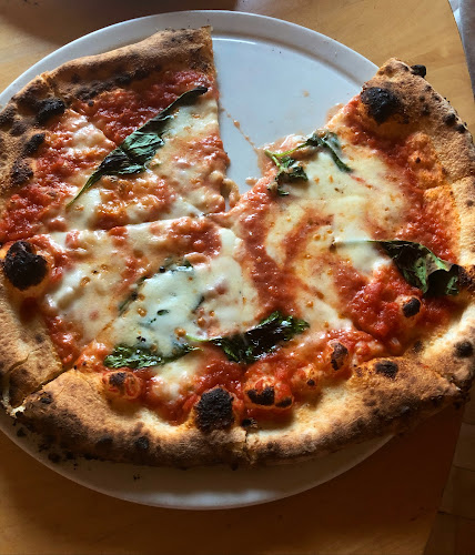 916 1 Ave NE Upstairs, Calgary, AB T2E 0C5