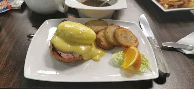 Fresh Kutz Market & Grill - Hospitality and gastronomy