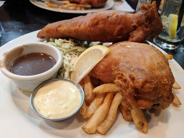 900 Maple Ave, Burlington, ON L7S 2J8