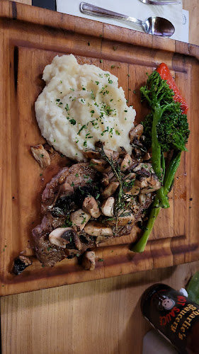 Opinii despre Tomahawk Restaurant în North Vancouver - Hospitality and gastronomy