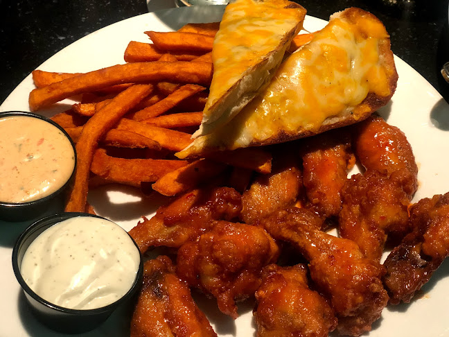 Opinii despre WINGS Granville în Vancouver - Hospitality and gastronomy