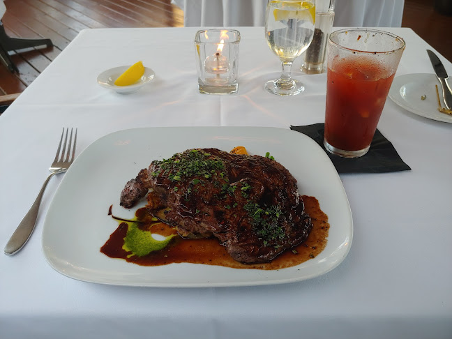 Opinii despre Illuminaté Restorante - Steakhouse, Seafood, Italian în Delta - Hospitality and gastronomy