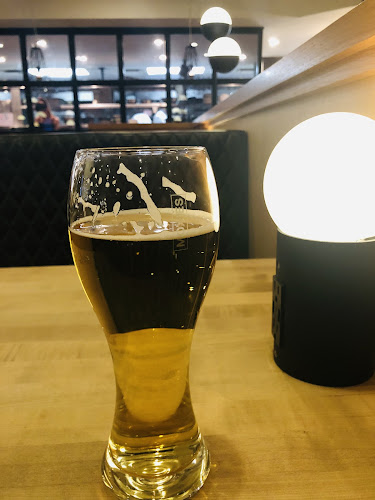 Moxies Calgary Downtown Restaurant - Hospitality and gastronomy