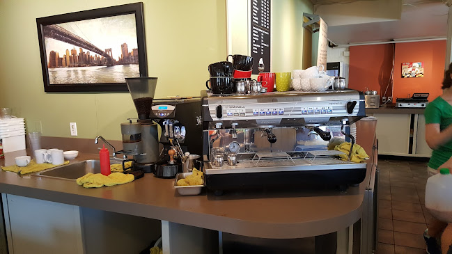 3690 Shelbourne St, Victoria, BC V8P 4H2