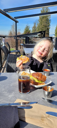 23840 River Rd, Maple Ridge, BC V2W 1B7