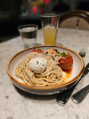 757 Main St, Park Royal S, West Vancouver, BC V7T 0A5