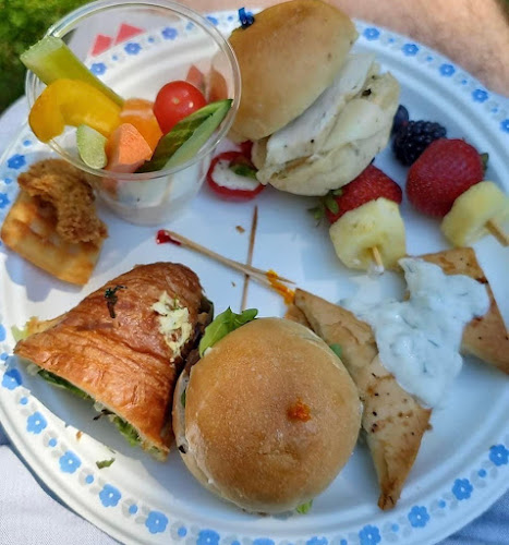 Opinii despre The Gourmet Lunch Ladies în Colwood - Hospitality and gastronomy