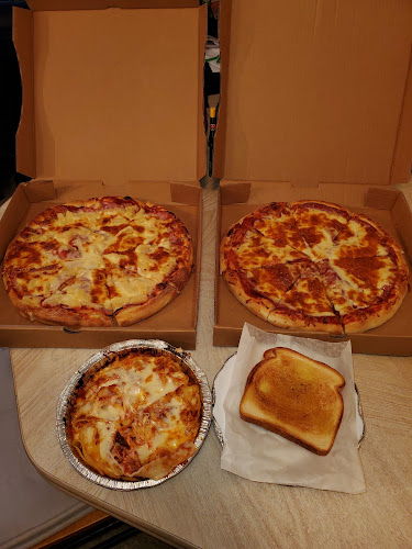 Opinii despre Roadrunner Pizza Whyte Ave în Edmonton - Hospitality and gastronomy