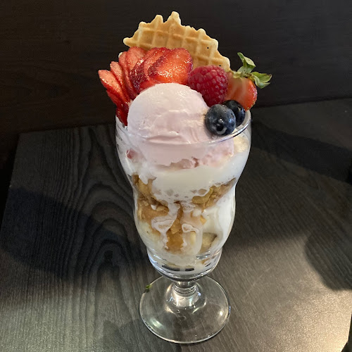 Comentarii opinii despre Midam Cafe & Bistro