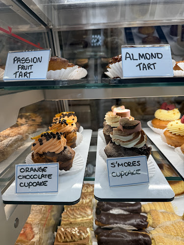 1205 Queen St W #3, Toronto, ON M6K 0B9