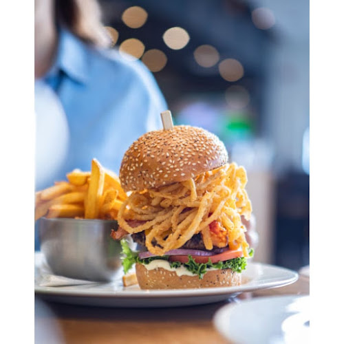 900 Maple Ave, Burlington, ON L7S 2J8