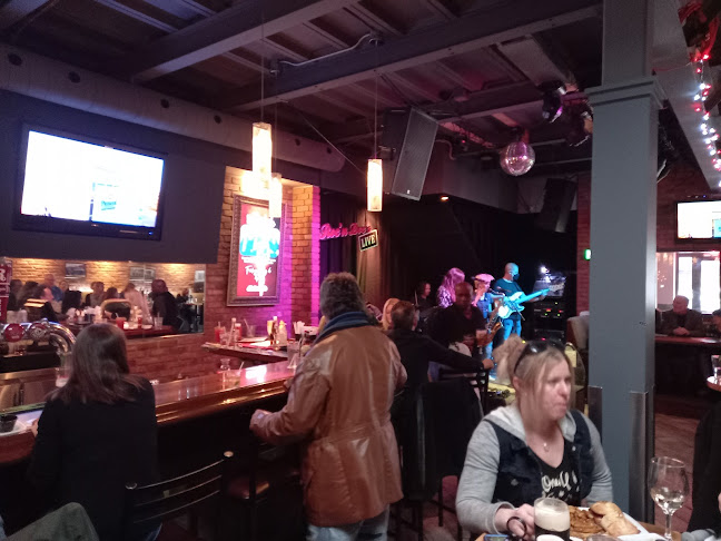 105 Lakeshore Rd E, Mississauga, ON L5G 1E2