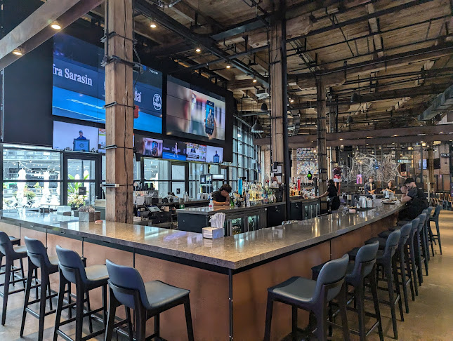 255 Bremner Blvd, Toronto, ON M5V 3L9