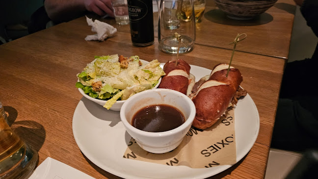 Moxies Toronto Downtown Restaurant - Toronto