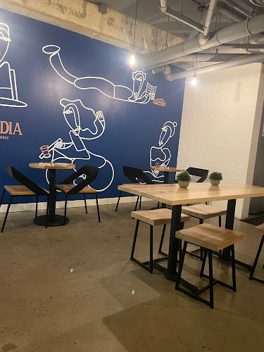 Bom Dia Café & Bakery - Queen - Hospitality and gastronomy