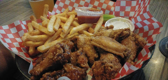 Opinii despre Rossco's Wing House în Medicine Hat - Hospitality and gastronomy