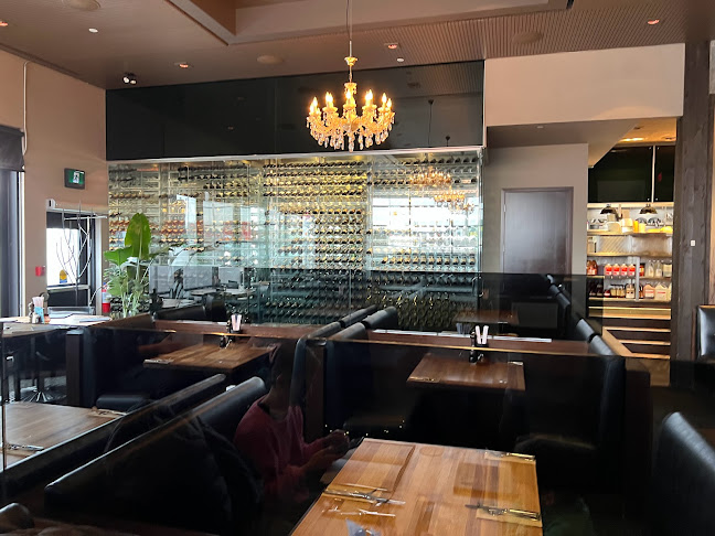 1550 Kenaston Blvd, Winnipeg, MB R3P 0Y4