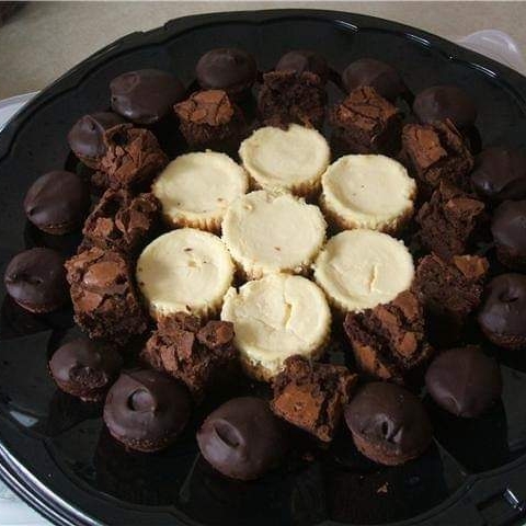 AWW Crumbs Custom Cakes - Kawartha Lakes