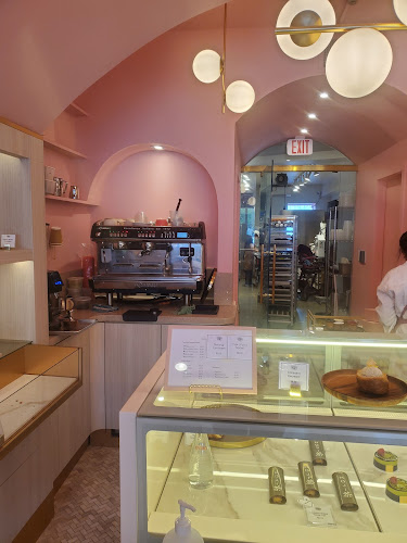 655 College St, Toronto, ON M6G 1B7