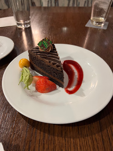 7551 Westminster Hwy, Richmond, BC V6X 1A3