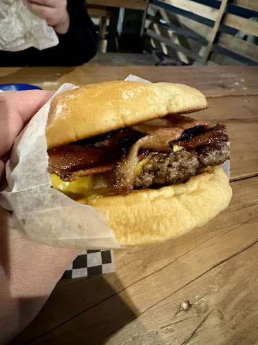 L'Authentique Poutine and Burgers - Hospitality and gastronomy