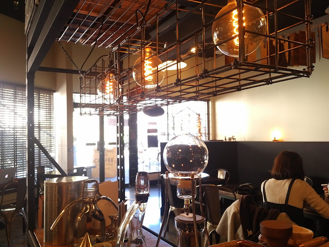 Midam Cafe & Bistro - Hospitality and gastronomy