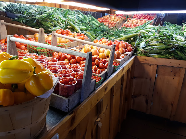 Howe's Farm Market & Country Bakery - Hospitality and gastronomy