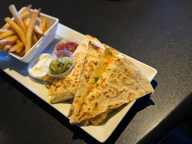 1915 31 St SE, Calgary, AB T2B 2K5