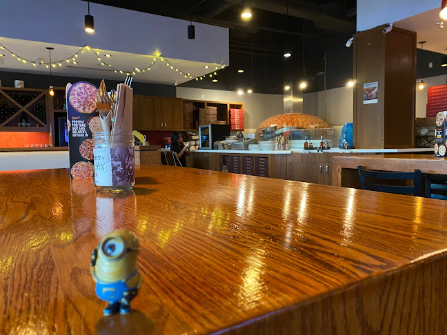 Famoso Italian Pizzeria - Namao Centre - Hospitality and gastronomy