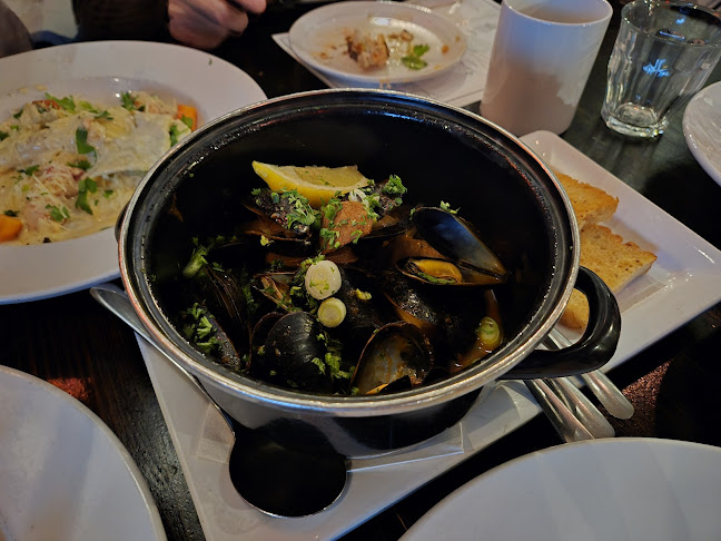 2201 W 1st Ave, Vancouver, BC V6K 1E9