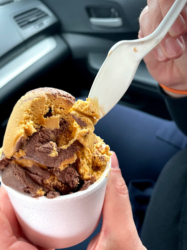 Opinii despre The Whole Scoop Icecream Stand în Spruce Grove - Hospitality and gastronomy