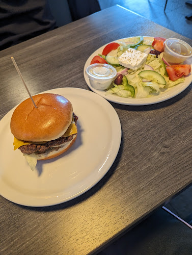 Comentarii opinii despre The Happy Greek (featuring World Burger)