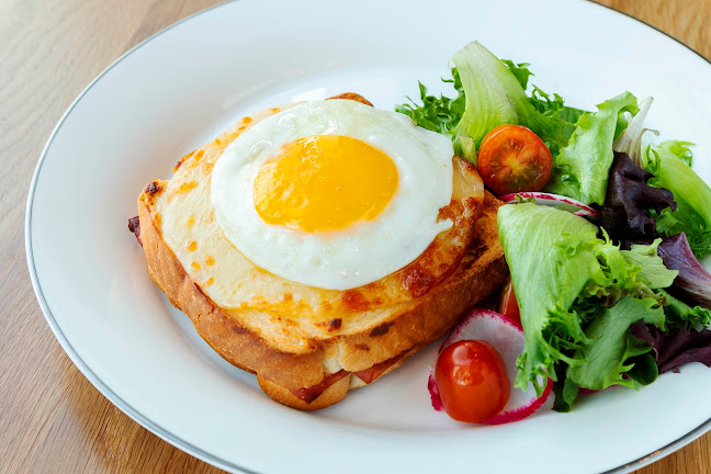 795 1 Ave SW, Calgary, AB T2P 5N1