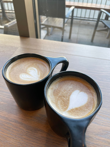 Opinii despre Deville Coffee Bernard în Kelowna - Hospitality and gastronomy