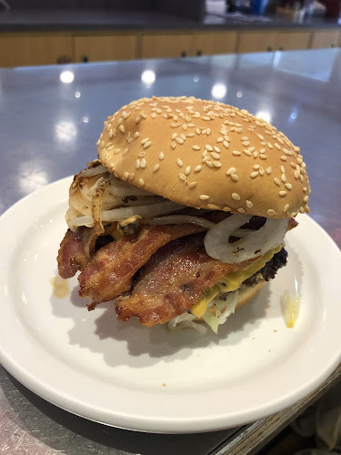 1675 Tenth Line Rd, Orléans, ON K1E 3P6