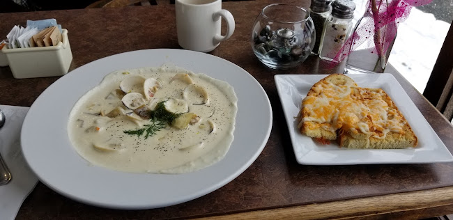 Shady Rest | Restaurant & Pub - Qualicum Beach