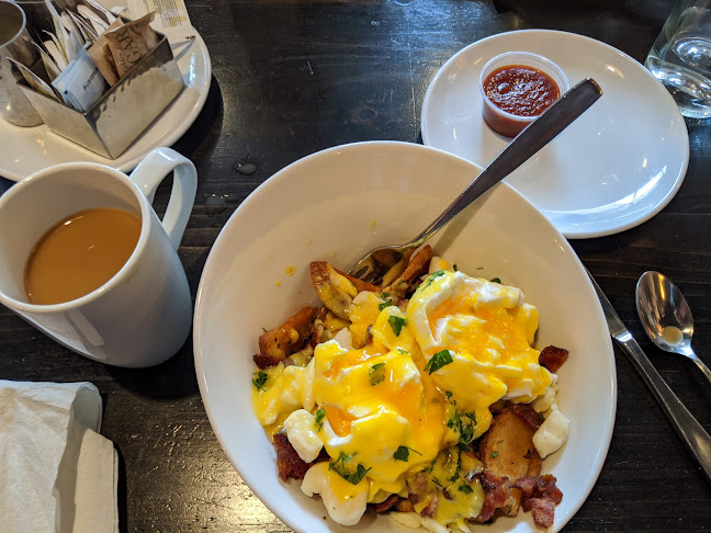 160 Bay St, Ottawa, ON K1R 7X8